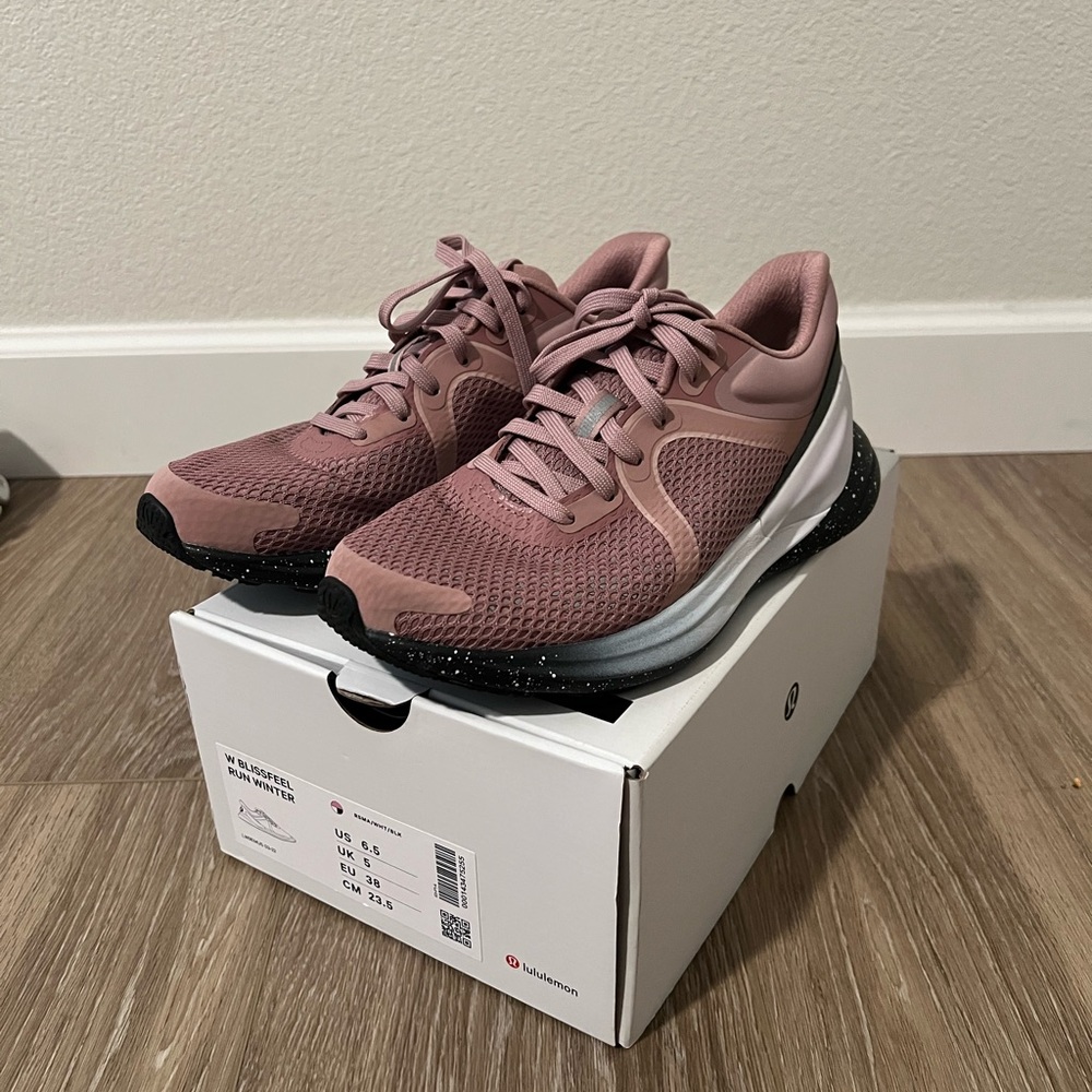 Lululemon Blissfeel running shoes Women's sz 6.5 - Picture 5 of 9